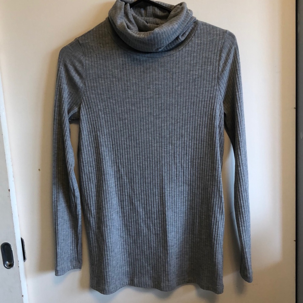 Grey long sleeve turtle neck shirt